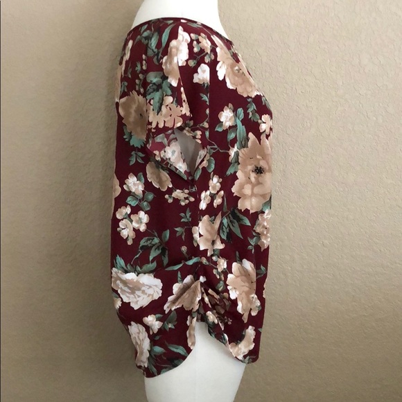 Maroon & Tan Floral Keyhole Back Top - Picture 3 of 4